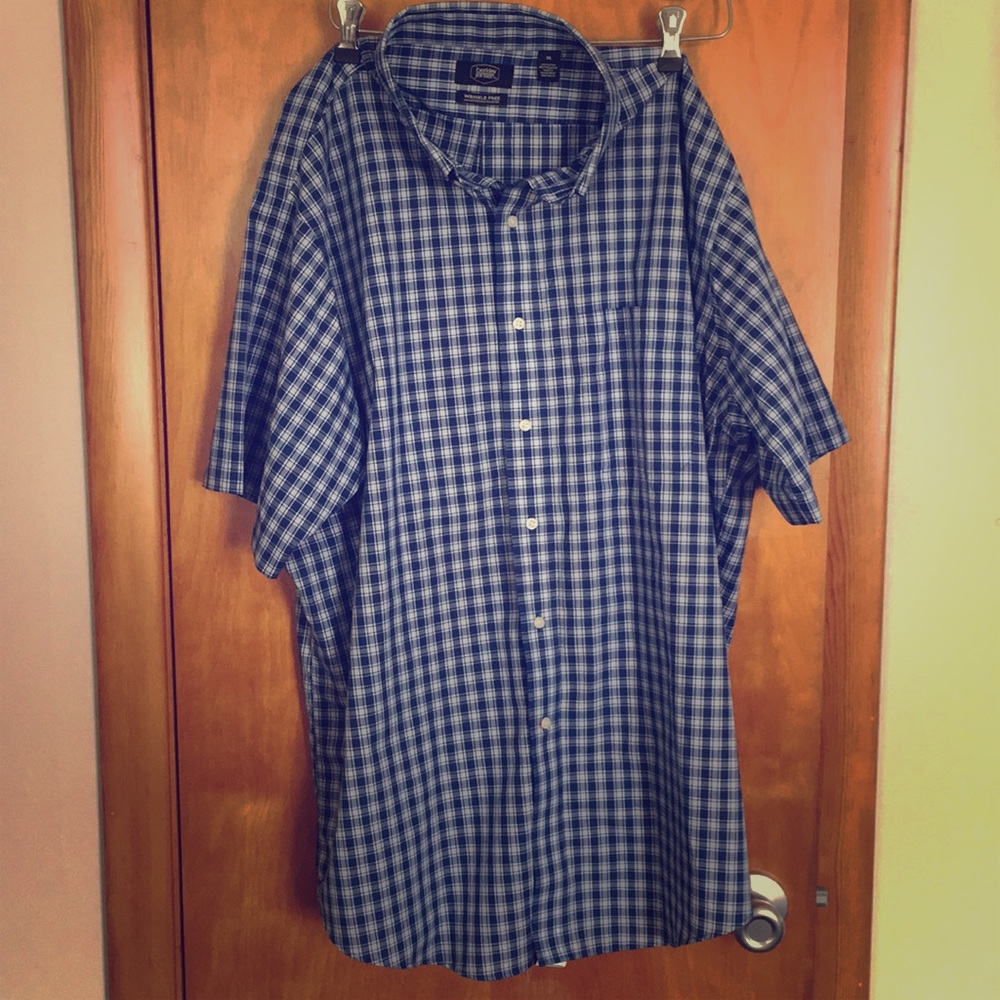 Men’s XL wrinkle free short sleeve dress shirt